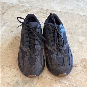YEEZY BOOST 700 UTILITY BLACK